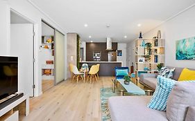 Exhibition Street Retreat - Central Stay With Parking